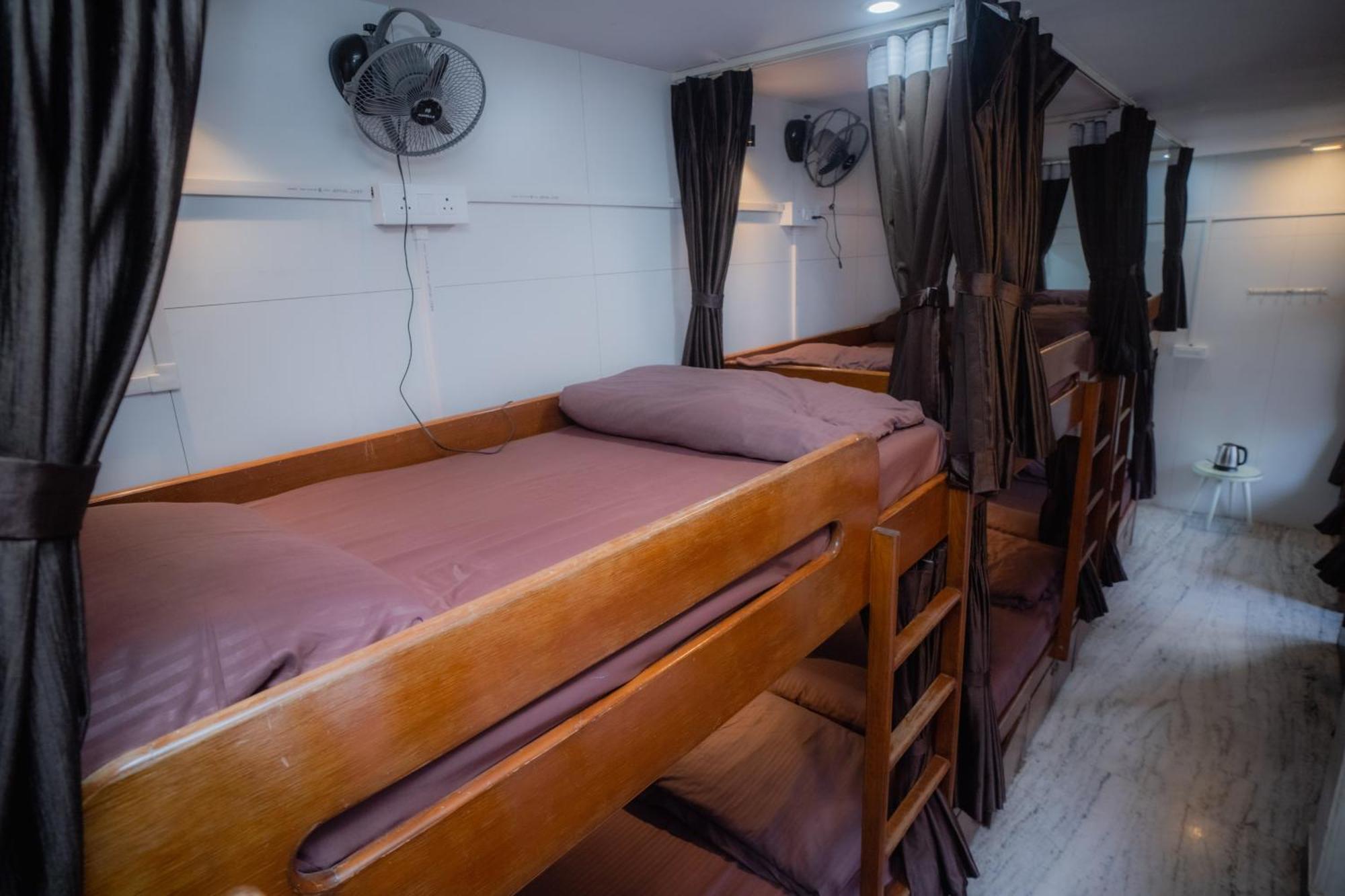 Pearl Courtyard Dormitory Varanasi Exterior foto