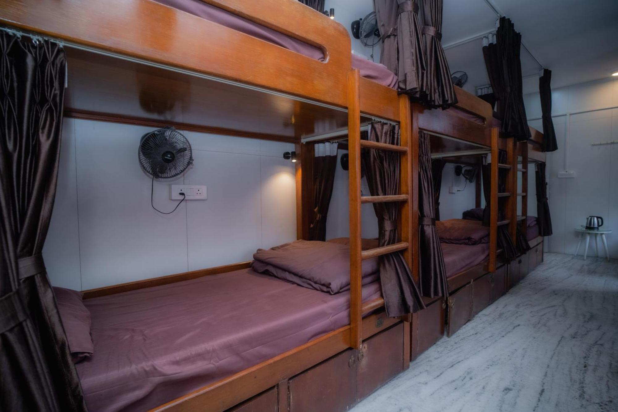Pearl Courtyard Dormitory Varanasi Exterior foto