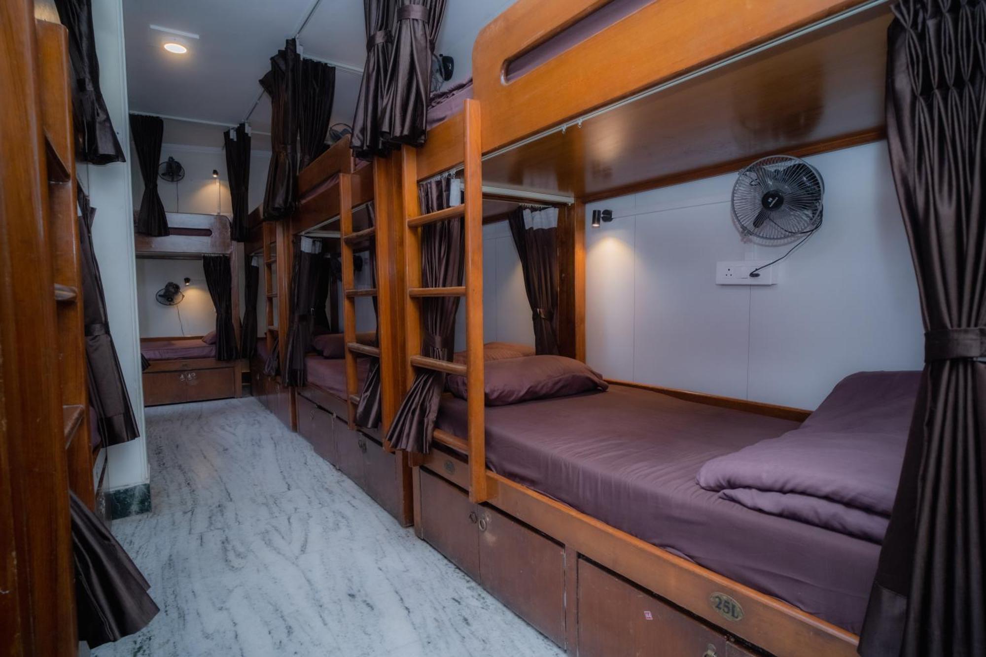 Pearl Courtyard Dormitory Varanasi Exterior foto